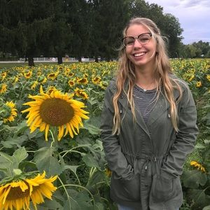 Meet your Posher, Chloe